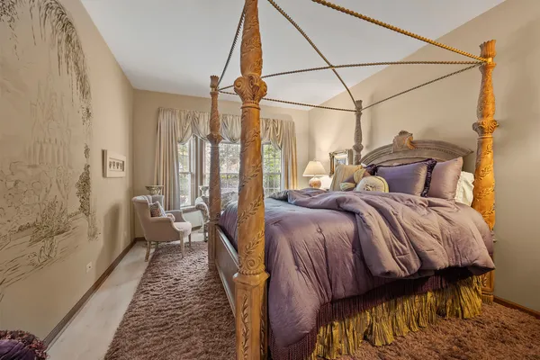 $590,000 | 1919 Waverly Circle, St. Charles, IL 60174