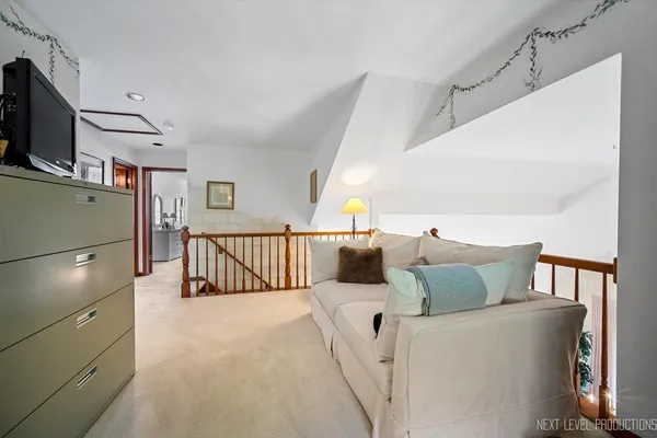 $590,000 | 1919 Waverly Circle, St. Charles, IL 60174