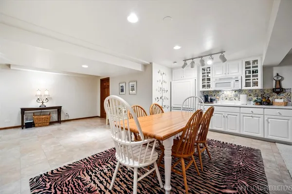 $590,000 | 1919 Waverly Circle, St. Charles, IL 60174