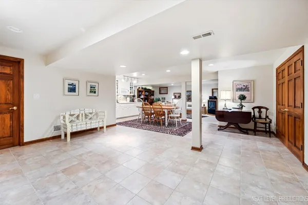 $590,000 | 1919 Waverly Circle, St. Charles, IL 60174