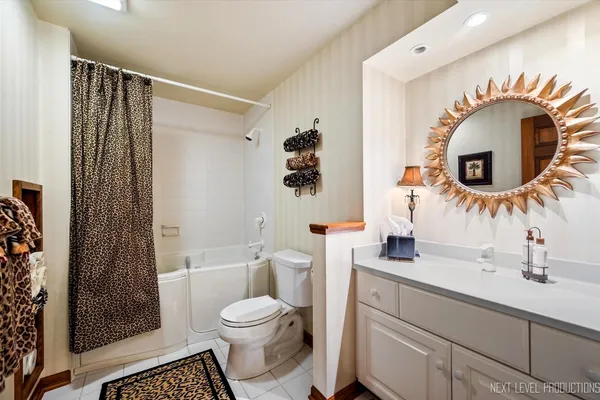 $590,000 | 1919 Waverly Circle, St. Charles, IL 60174