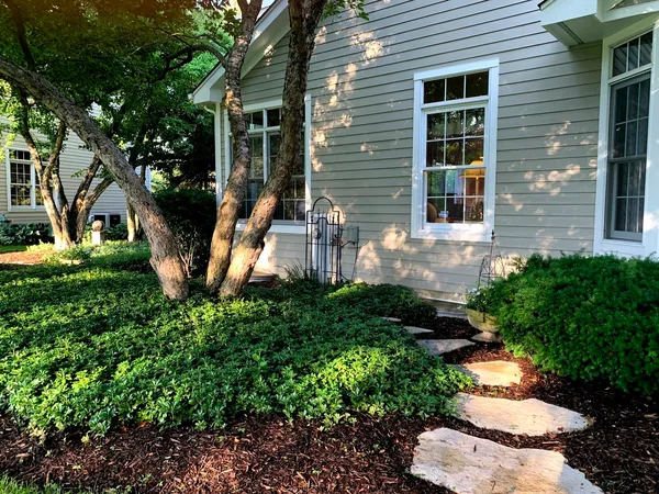 $590,000 | 1919 Waverly Circle, St. Charles, IL 60174