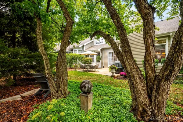 $590,000 | 1919 Waverly Circle, St. Charles, IL 60174