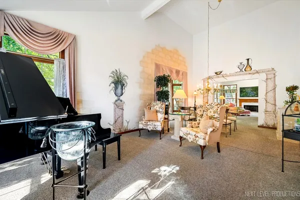 $590,000 | 1919 Waverly Circle, St. Charles, IL 60174