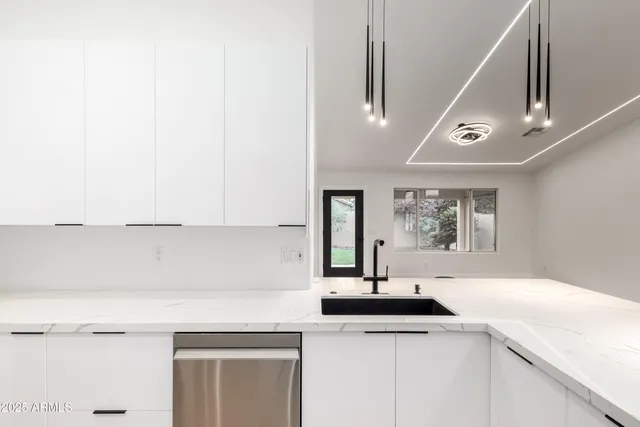 $649,999 | 3871 East Pinon Court, Gilbert, AZ 85234