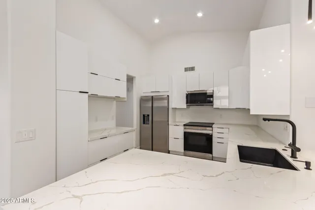 $649,999 | 3871 East Pinon Court, Gilbert, AZ 85234