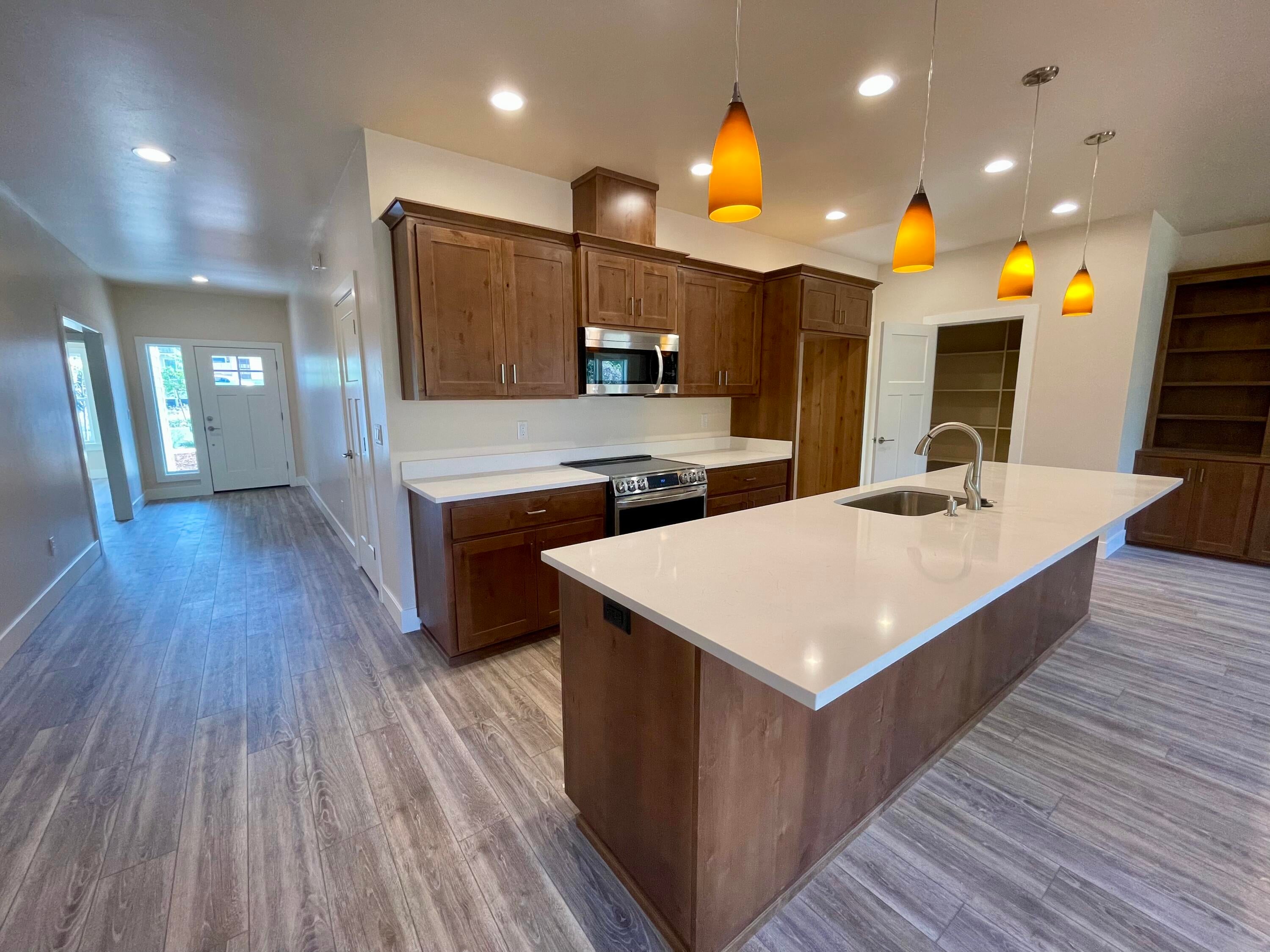 331 Randy Street Ashland, OR 97520 - Photo 3 of 15 Living Area