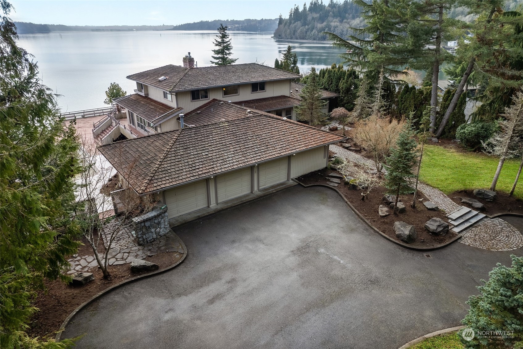 5047 Cooper Point Road Northwest Olympia, WA 98502 - Photo 2 of 37 Gallery Image 2