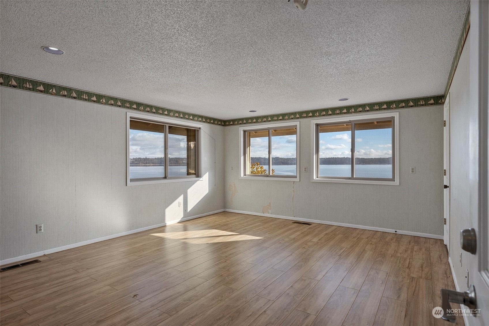 5047 Cooper Point Road Northwest Olympia, WA 98502 - Photo 22 of 37 Gallery Image 22