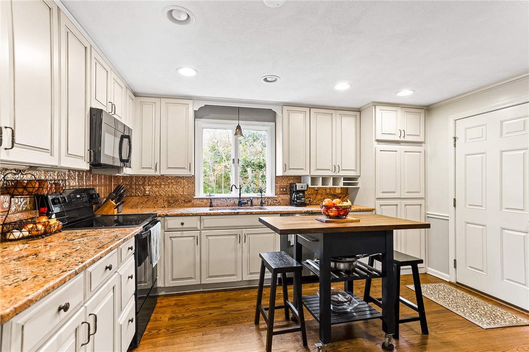 20 Daniel Drive North Kingstown, RI 02852 - Photo 7 of 38