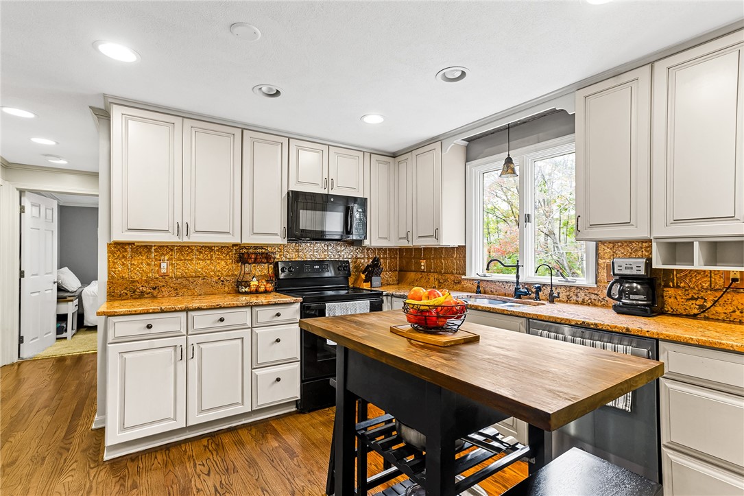 20 Daniel Drive North Kingstown, RI 02852 - Photo 8 of 38