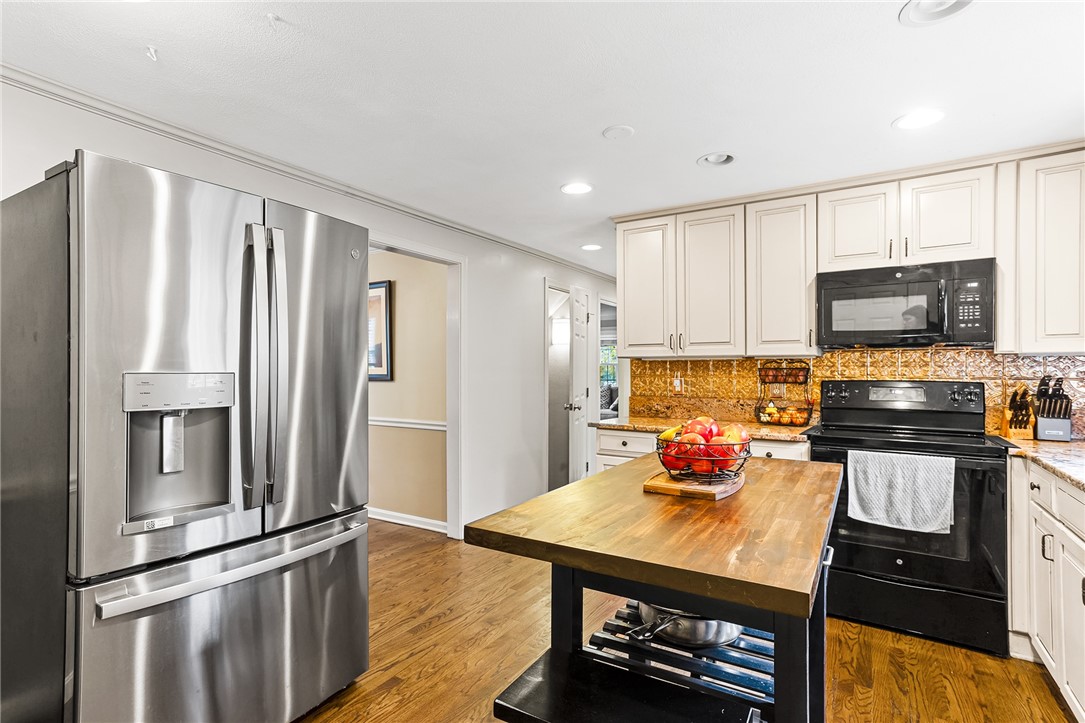 20 Daniel Drive North Kingstown, RI 02852 - Photo 9 of 38