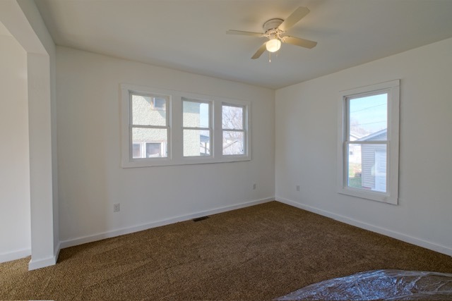 721 South 6th Street Clinton, IA 52732 - Photo 4 of 25 a view of empty room with windows