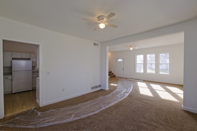 721 South 6th Street Clinton, IA 52732 - Photo 5 of 25 a view of an empty room with a window