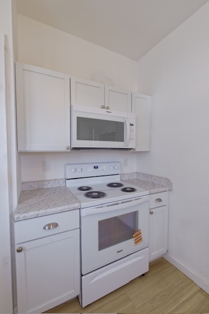 721 South 6th Street Clinton, IA 52732 - Photo 9 of 25 a stove top oven sitting inside of a kitchen