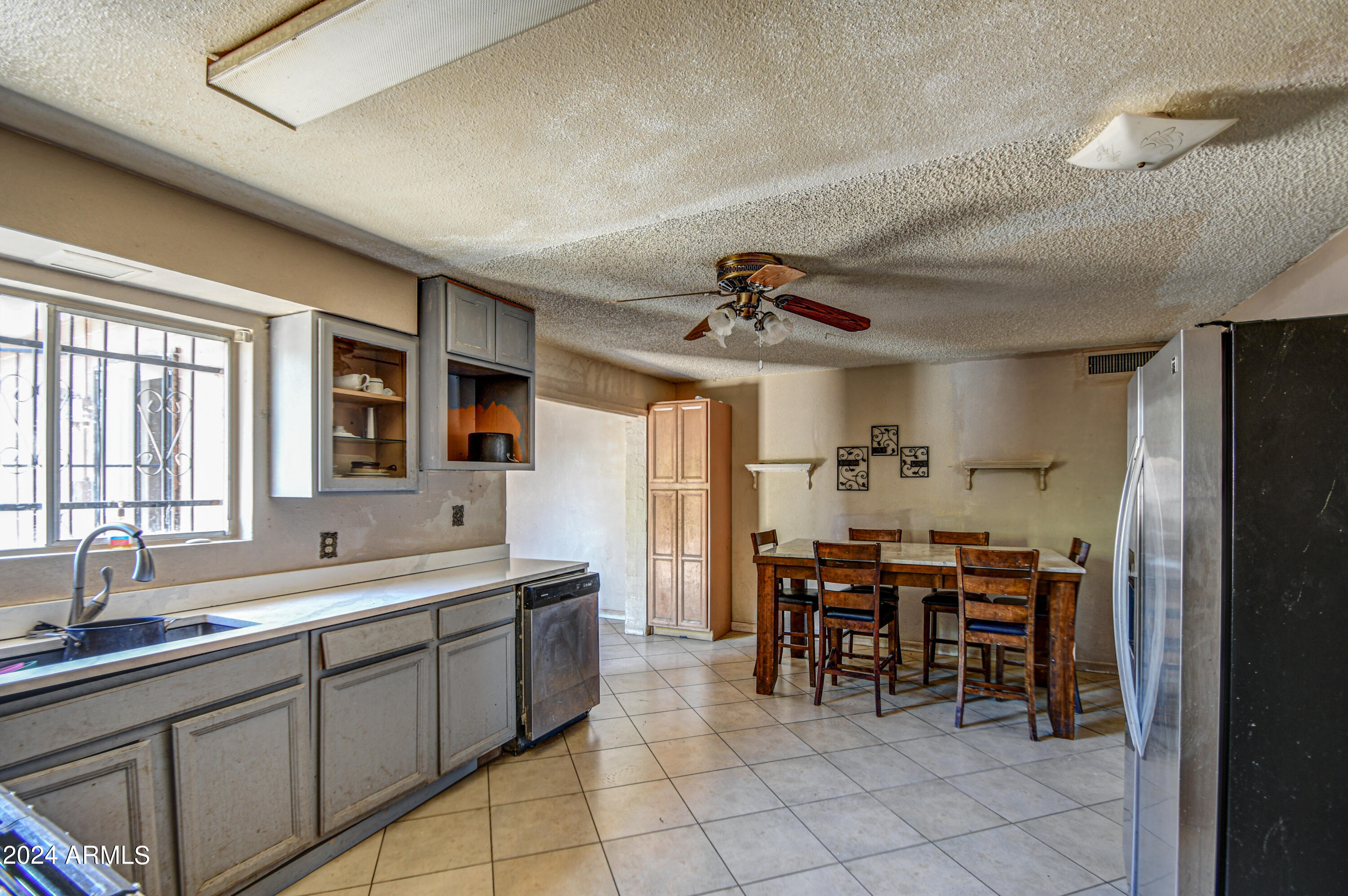 4862 West Almeria Road Phoenix, AZ 85035 - Photo 18 of 36 Kitchen 6