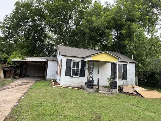 a view of a house with backyard porch and sitting area