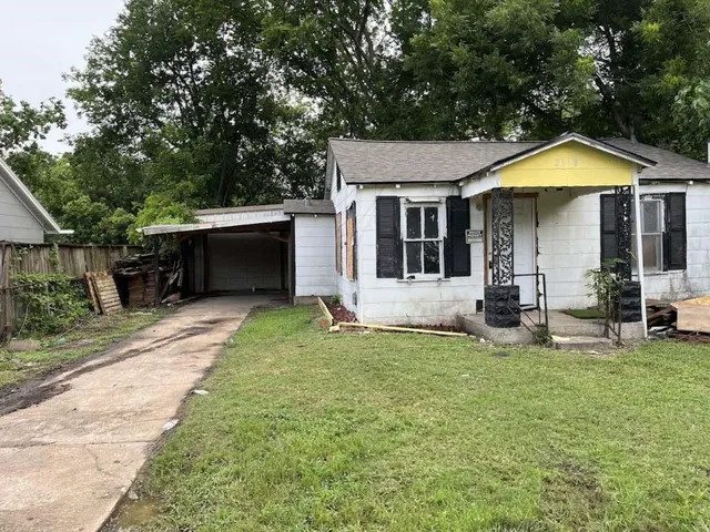 a view of a house with backyard porch and sitting area