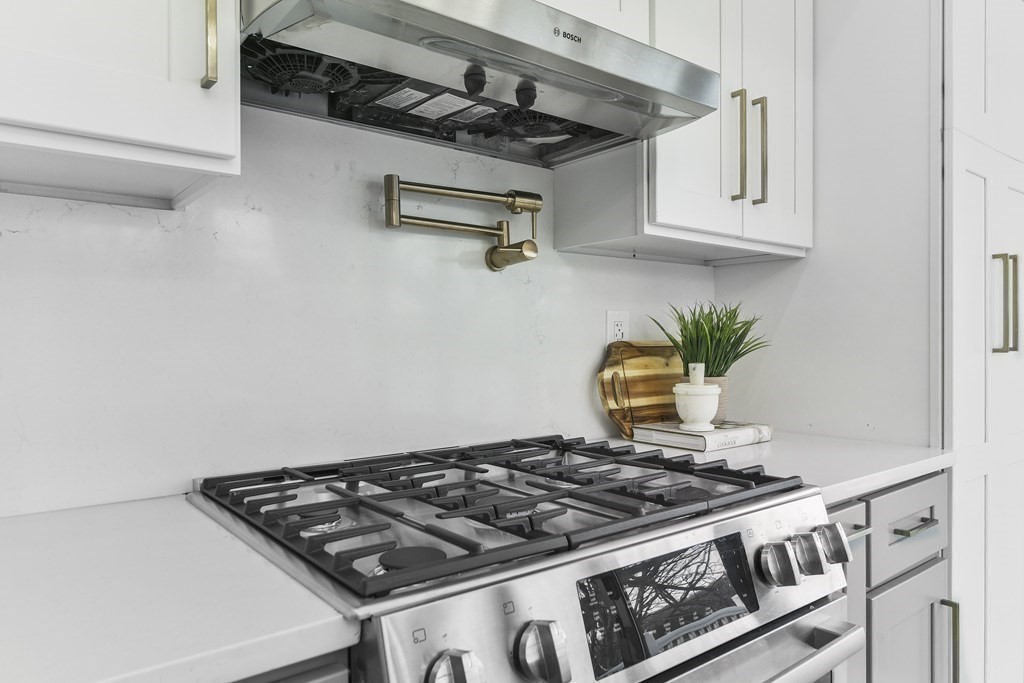 7 Richards Road Hull, MA 02045 - Photo 4 of 25 Gallery Image 4
