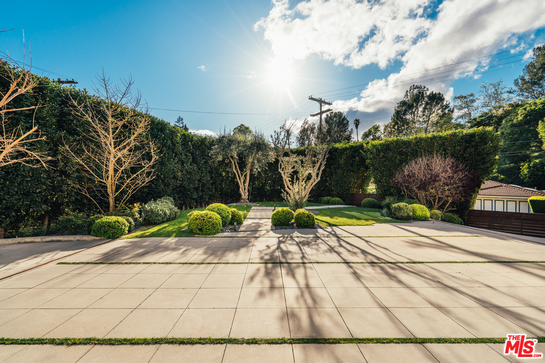 2700 Hutton Drive Beverly Hills, CA 90210 - Photo 3 of 52