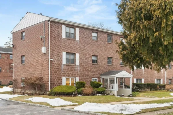 $259,000 | 123 Park Avenue, Unit A4, Amityville, NY 11701