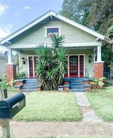 $1,000 | 2118 West Beauregard Street, Chalmette, LA 70043