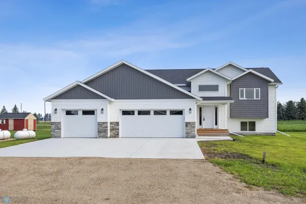$417,000 | 300 Pr Drive North, Hankinson, ND 58041