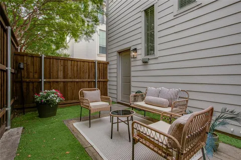 $439,000 | 2100 North Fitzhugh Avenue, Unit H, Dallas, TX 75204