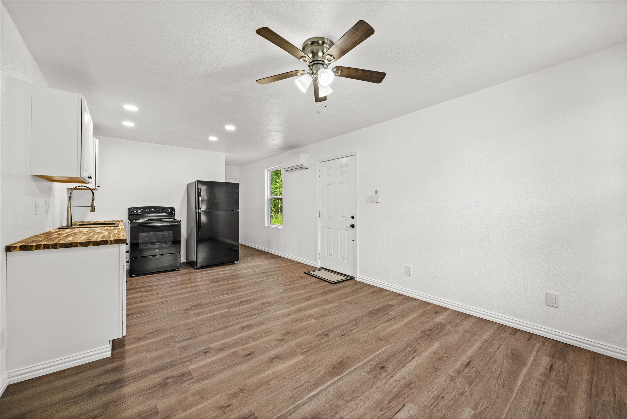 28096 7 Sisters Road, Unit C New Caney, TX 77357 - Photo 3 of 12