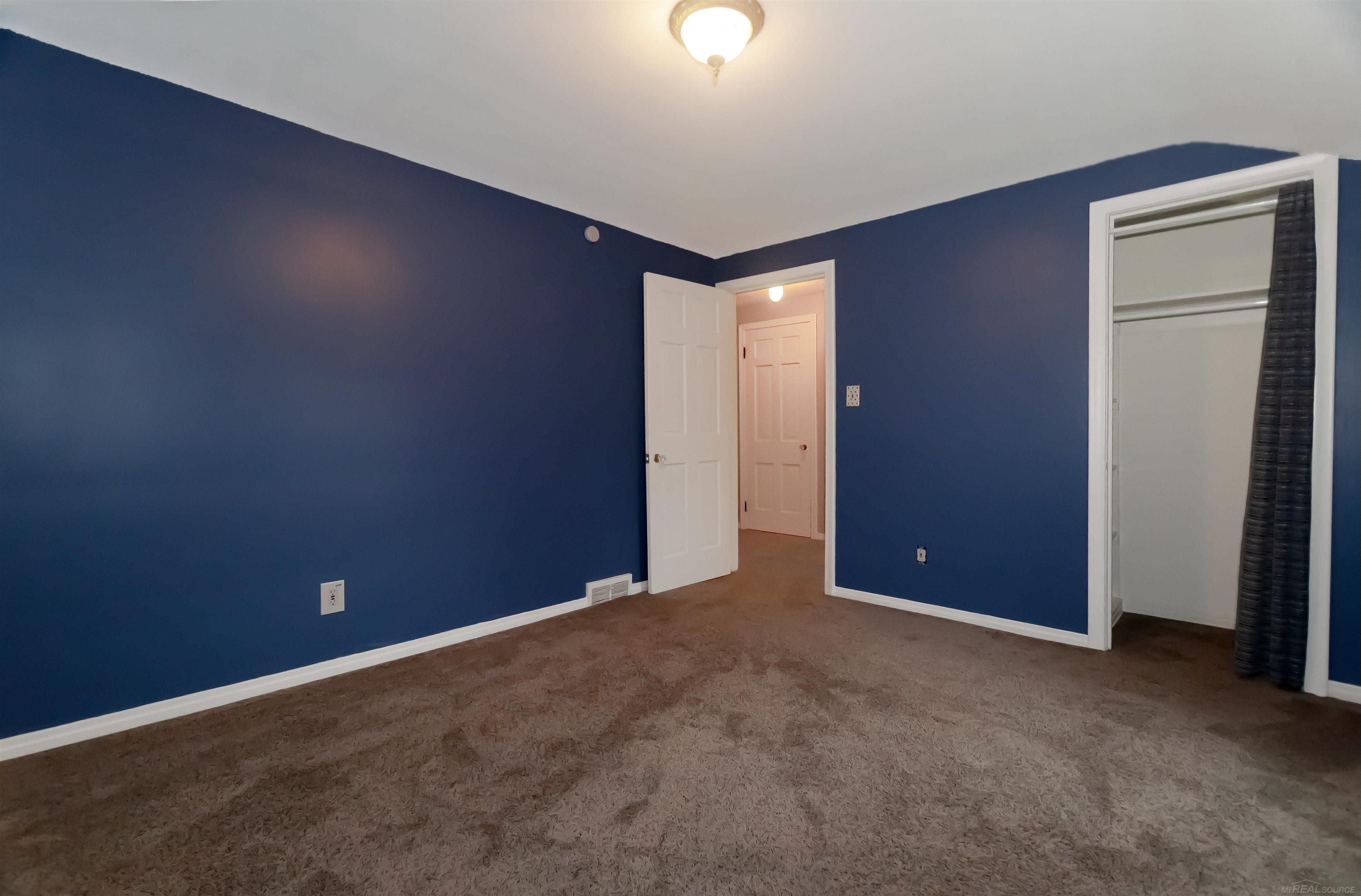 1891 Oxford Road Grosse Pointe Woods, MI 48236 - Photo 23 of 34