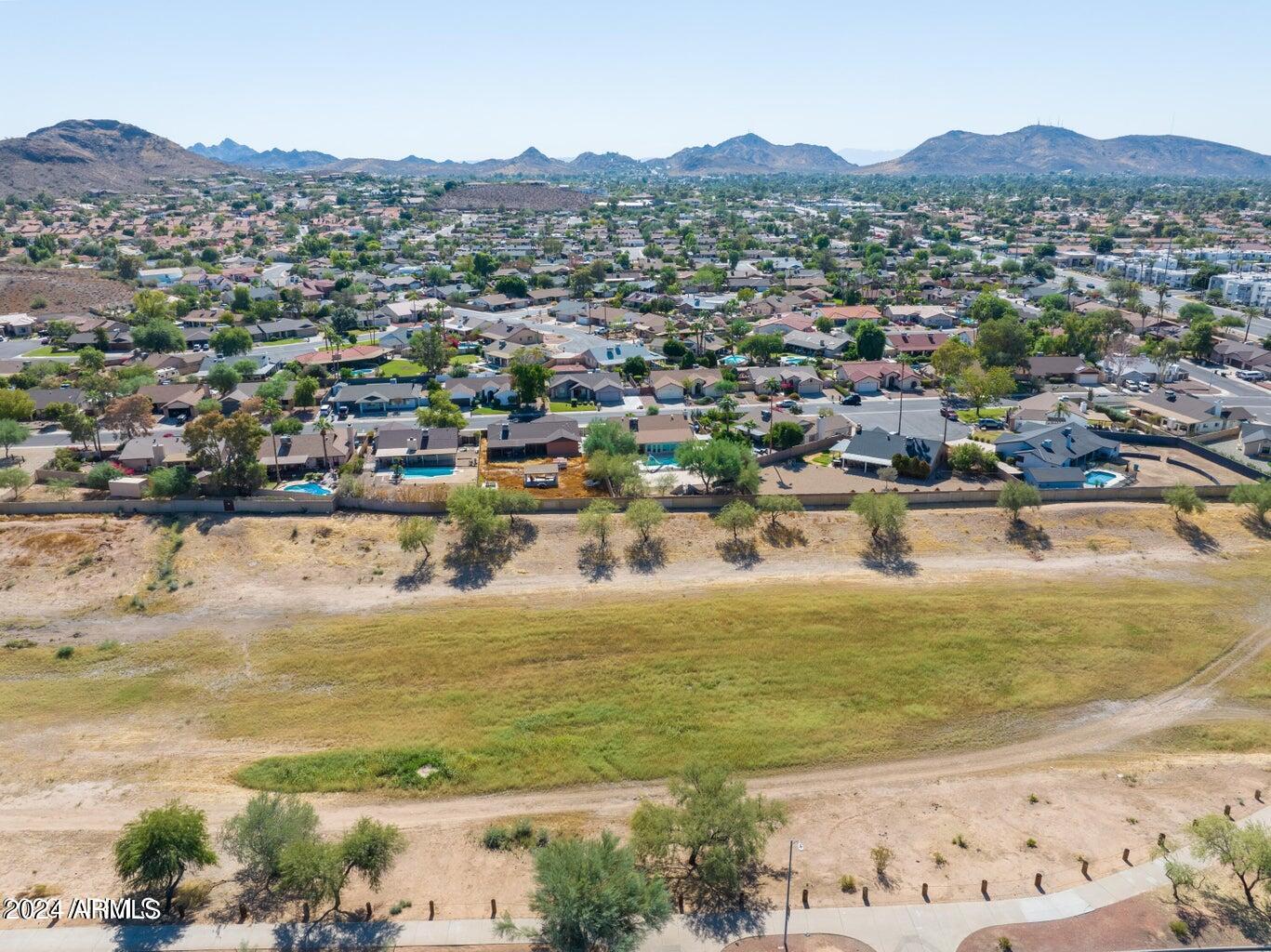825 East Grandview Road Phoenix, AZ 85022 - Photo 30 of 36 HOA neighborhood open area