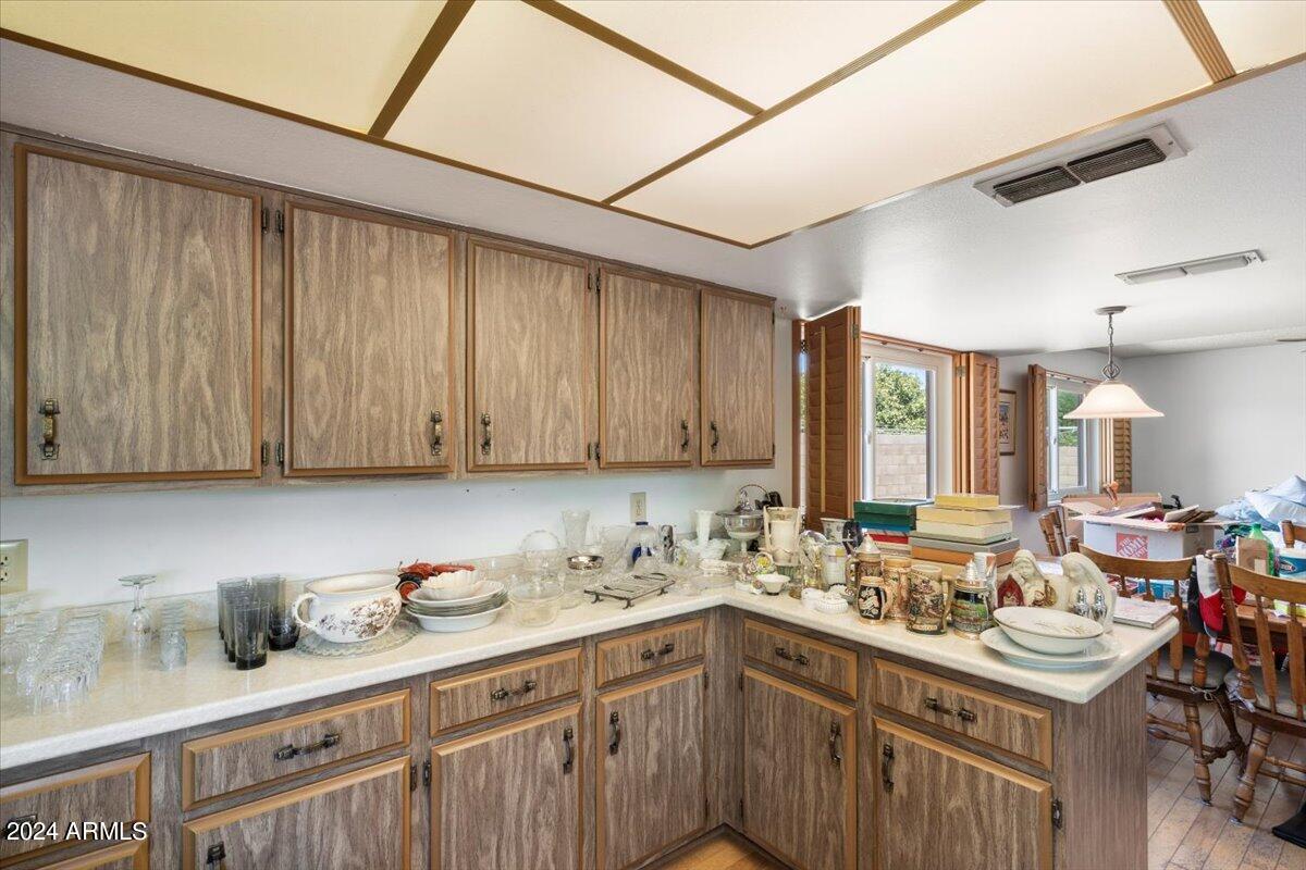 825 East Grandview Road Phoenix, AZ 85022 - Photo 4 of 36 10-63493516