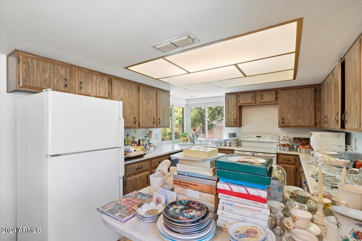 825 East Grandview Road Phoenix, AZ 85022 - Photo 5 of 36 08-63493541