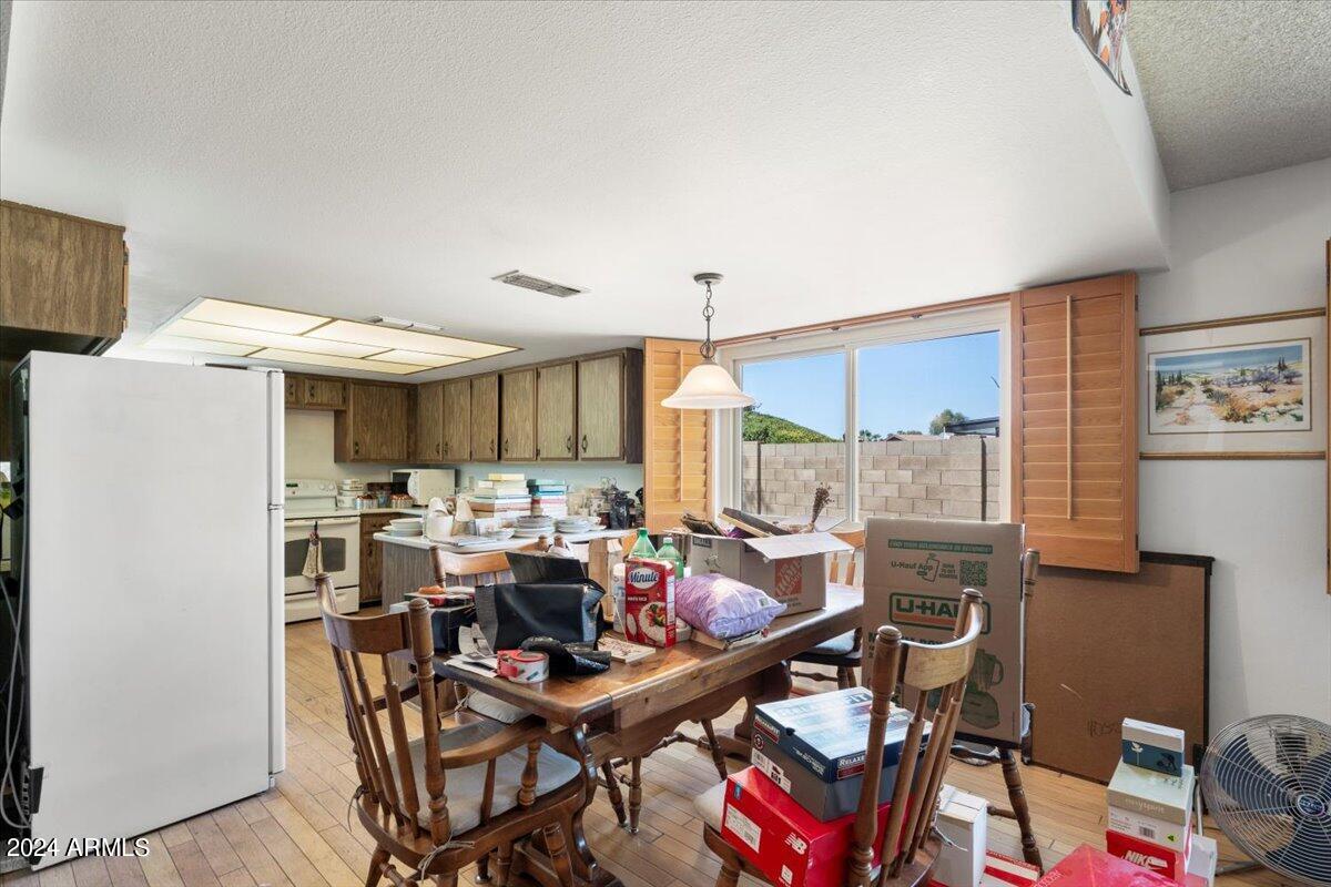 825 East Grandview Road Phoenix, AZ 85022 - Photo 6 of 36 07-63493569