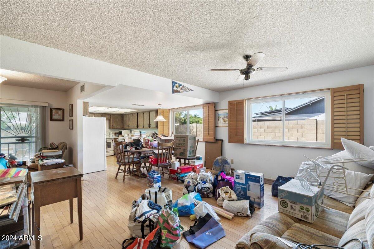 825 East Grandview Road Phoenix, AZ 85022 - Photo 7 of 36 06-63493578