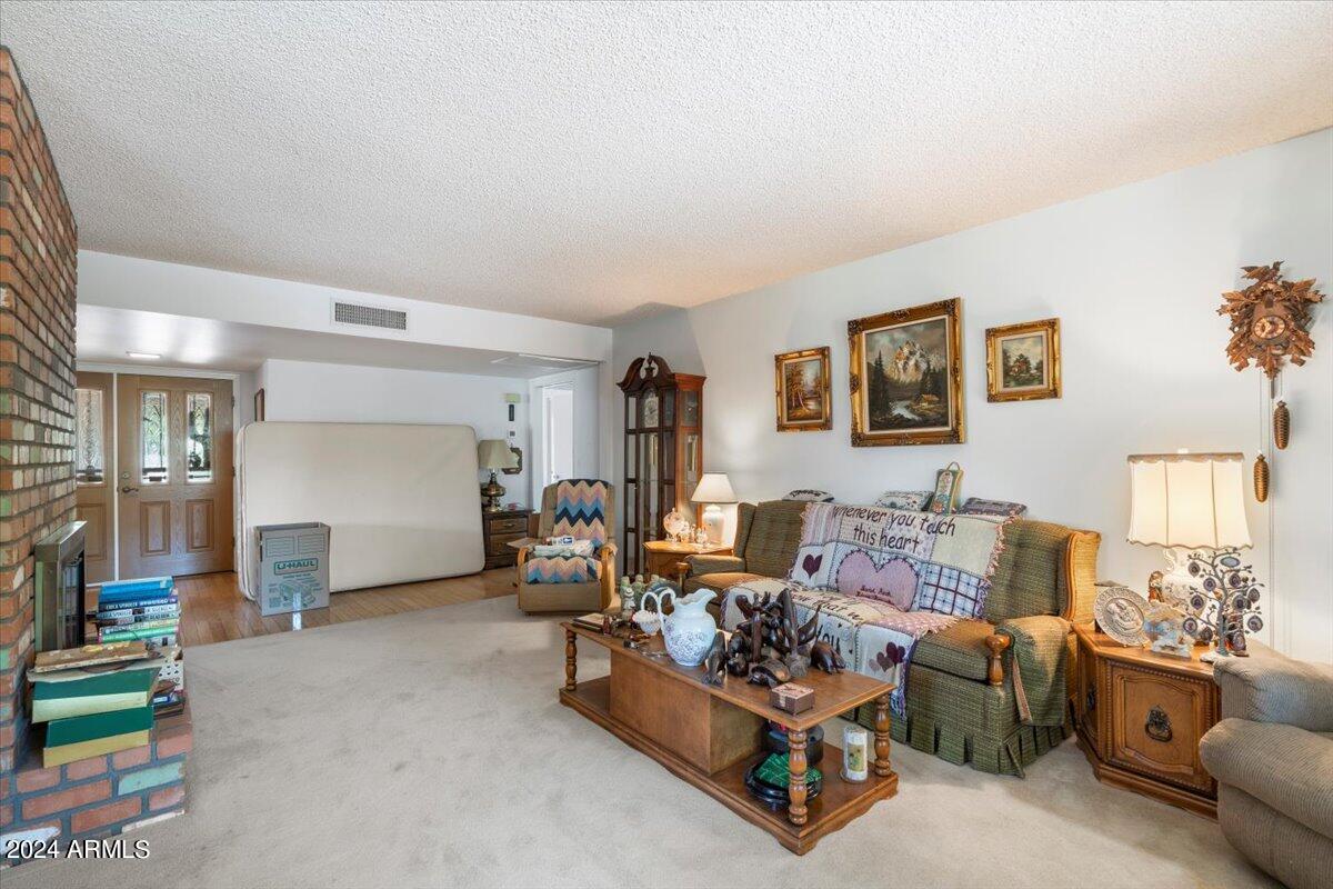 825 East Grandview Road Phoenix, AZ 85022 - Photo 8 of 36 03-63493595