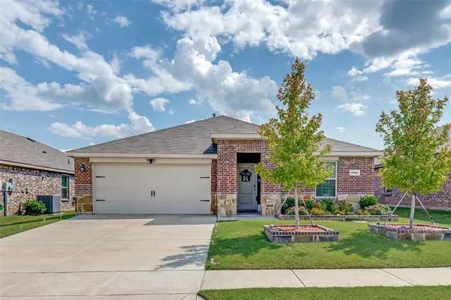 $2,200 | 2952 Roper Street, Royse City, TX 75189