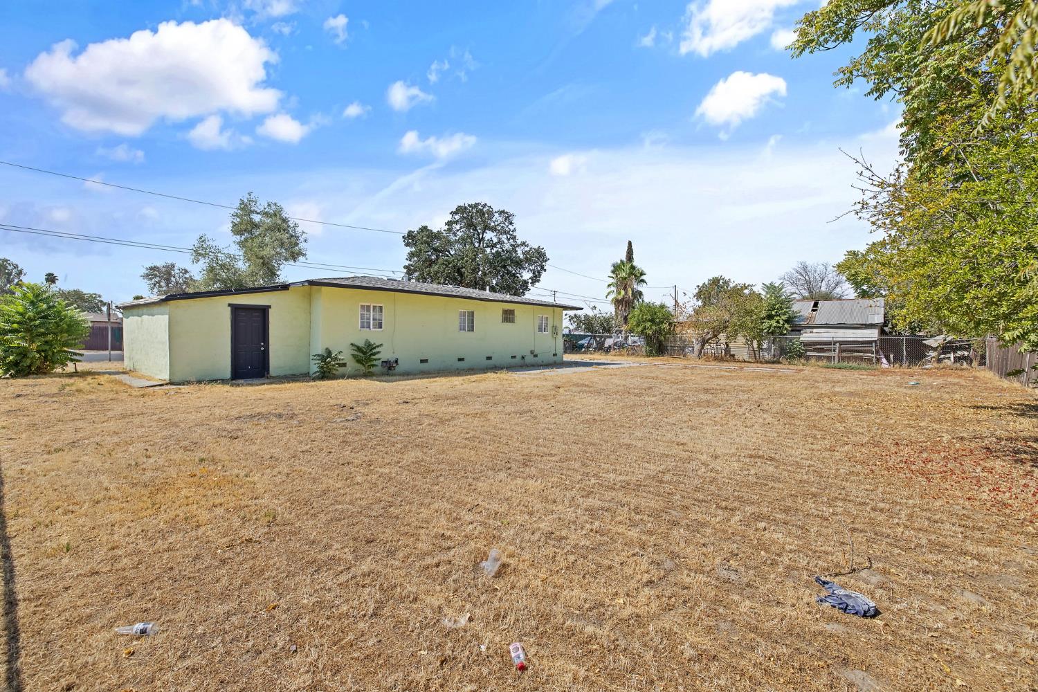 400 Scott Street Hanford, CA 93230 - Photo 32 of 35 a view of outdoor space and yard
