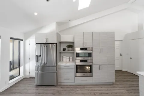 $1,800,000 | 685 High Street, Unit 5A, Palo Alto, CA 94301