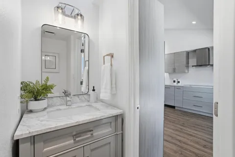 $1,800,000 | 685 High Street, Unit 5A, Palo Alto, CA 94301