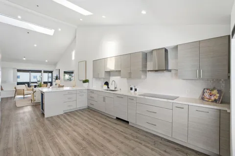 $1,800,000 | 685 High Street, Unit 5A, Palo Alto, CA 94301