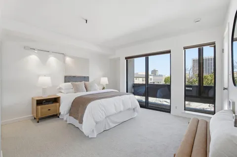 $1,800,000 | 685 High Street, Unit 5A, Palo Alto, CA 94301