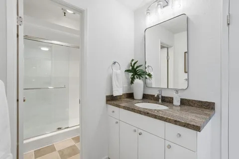 $1,800,000 | 685 High Street, Unit 5A, Palo Alto, CA 94301