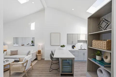 $1,800,000 | 685 High Street, Unit 5A, Palo Alto, CA 94301