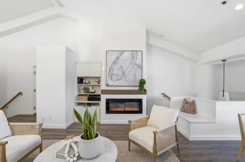 $1,800,000 | 685 High Street, Unit 5A, Palo Alto, CA 94301