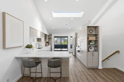 $1,800,000 | 685 High Street, Unit 5A, Palo Alto, CA 94301