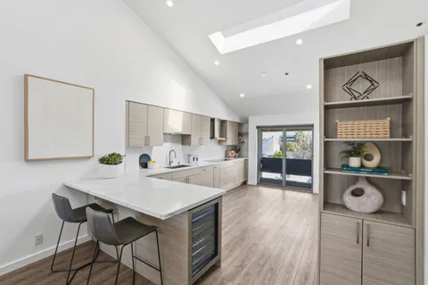 $1,800,000 | 685 High Street, Unit 5A, Palo Alto, CA 94301