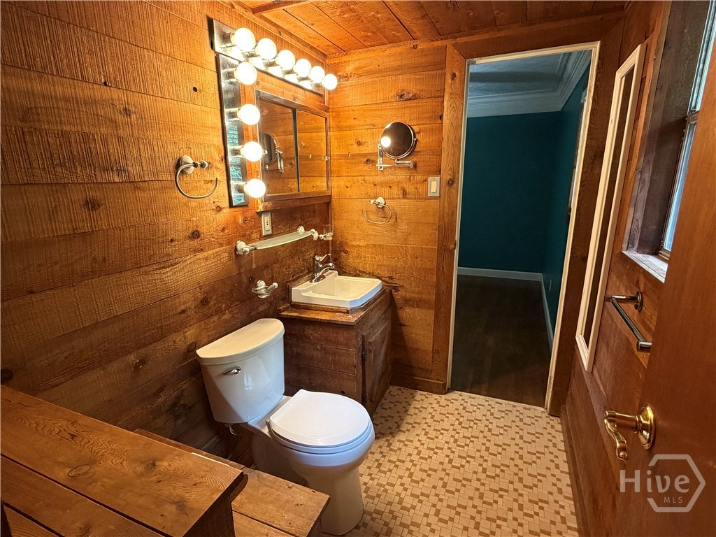 1054 College Station Road Athens, GA 30605 - Photo 10 of 16 Half Bathroom