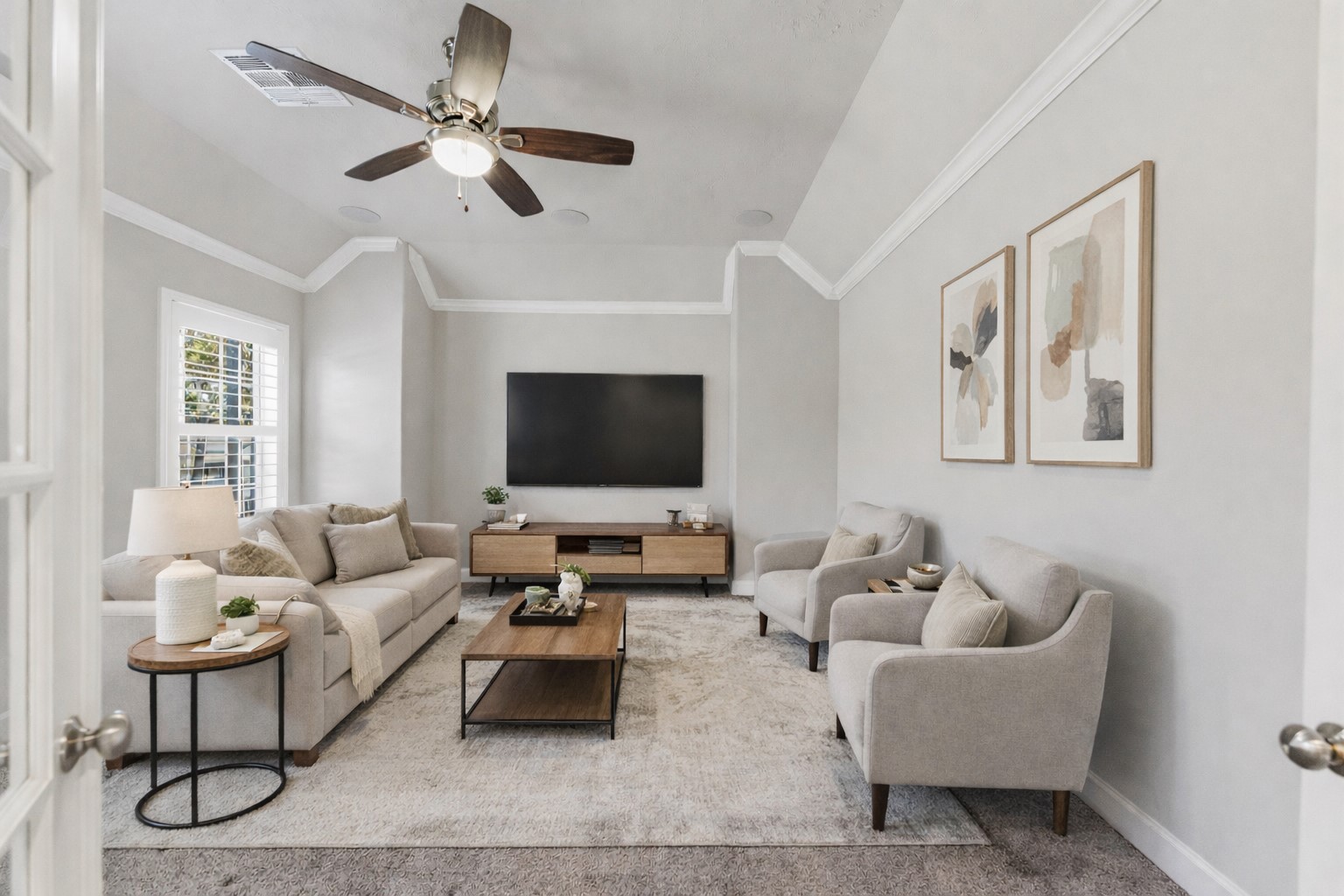 2607 Nicholson Street Houston, TX 77008 - Photo 15 of 29 a living room with furniture and a flat screen tv
