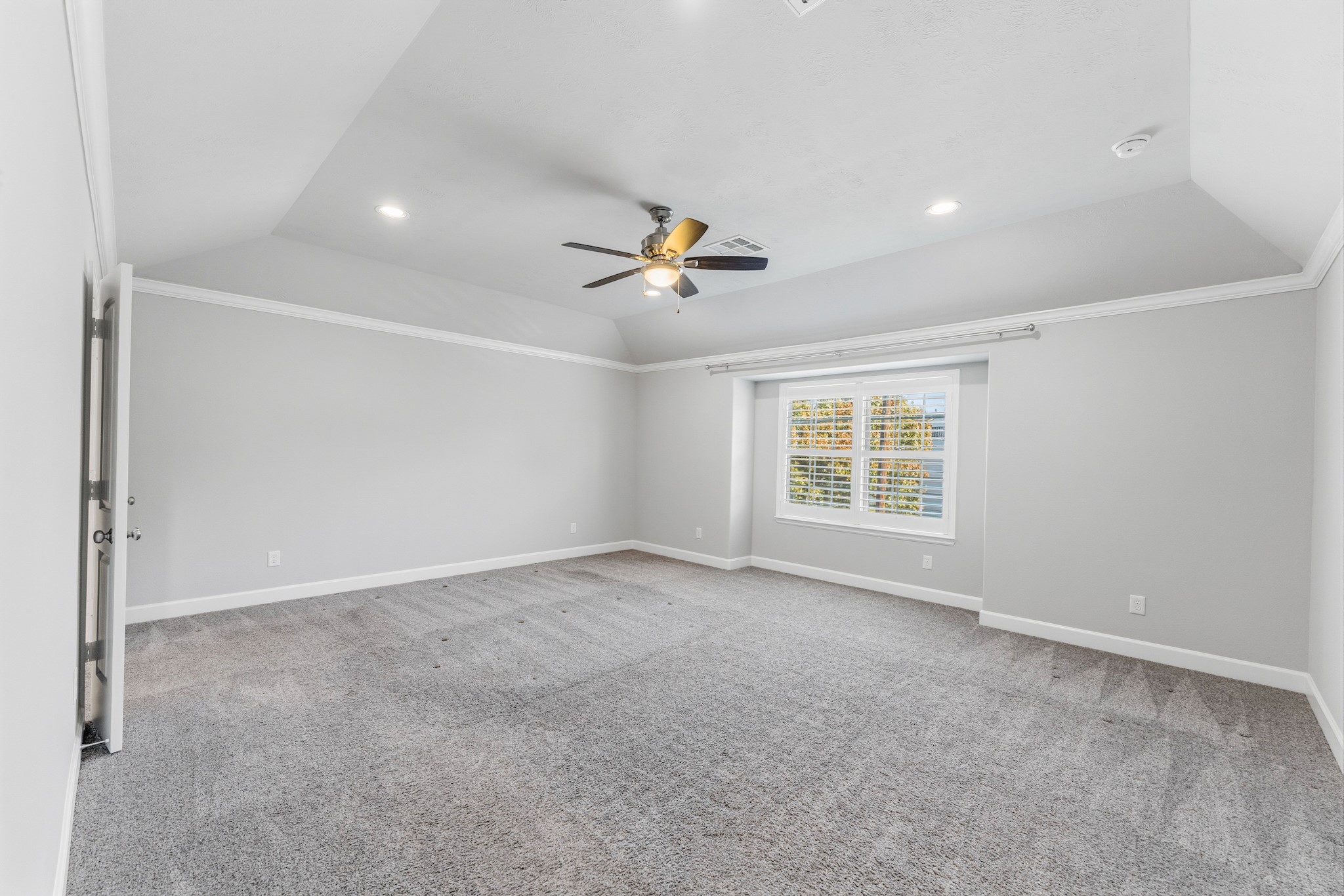 2607 Nicholson Street Houston, TX 77008 - Photo 18 of 29 an empty room with a ceiling fan and window